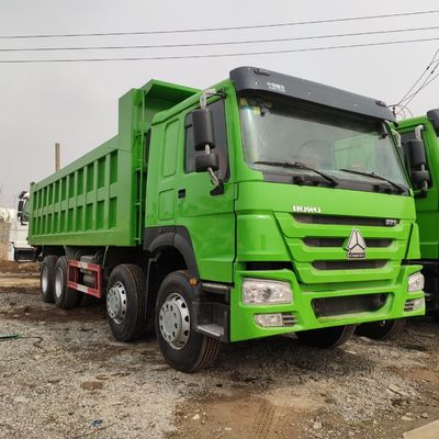 25-30tons 容量 5600X2300X1500 バケツの寸法を持つ使用されたHOWO 8X4ダンプトラック