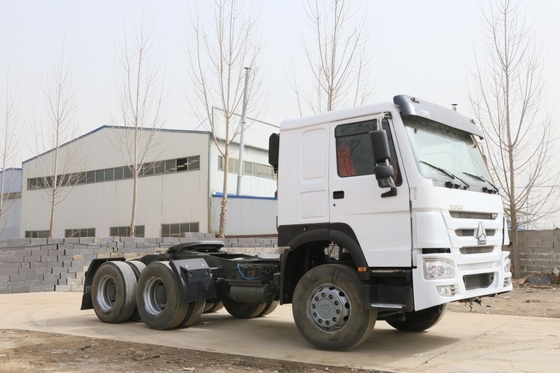 ディーゼル シノトラック HOWO 6X4 10 ホイール 25トンのフォトン トラック トラクター 後部カメラシステム