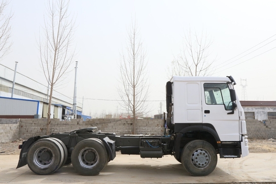 ディーゼル シノトラック HOWO 6X4 10 ホイール 25トンのフォトン トラック トラクター 後部カメラシステム
