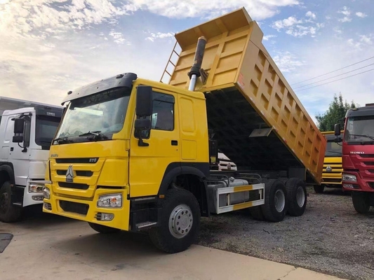 HOWO 6X4 25 トン 30 トン 1 スリーパーと300Lの燃料タンカー容量を持つ大きなダンパートラック