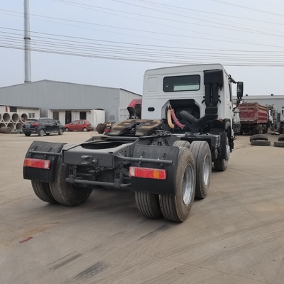 Sinotruk 6X4 前軸 Hf9 とギアボックス Hw19710 の 2017 HOWO トラクタートラック