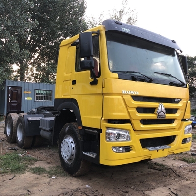 Sinotruk 6X4 前軸 Hf9 とギアボックス Hw19710 の 2017 HOWO トラクタートラック