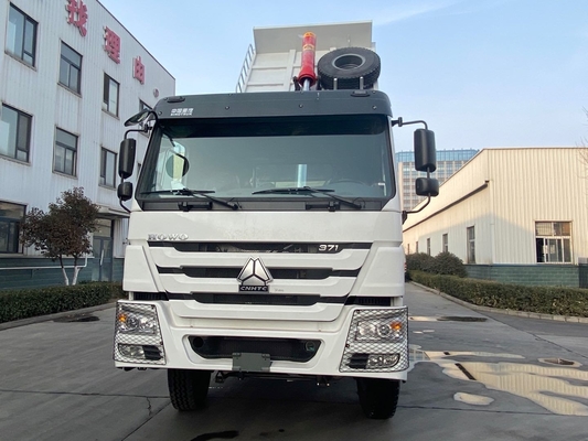 6X4 シノトラック HOWO 10 タイヤ ボリューム サンドティッパー トラック 300L 燃料タンカー付きダンプ トラック