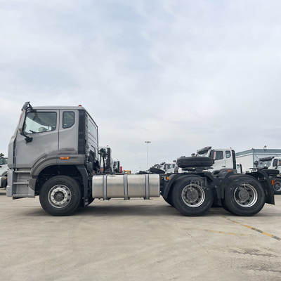 6800*2500*3200mm 3alxes 30t HOWO 400L アルミオイルタンカー付きの中古トラック