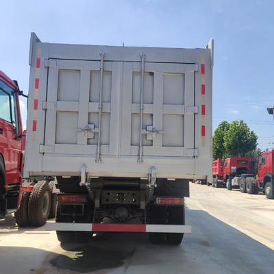 25-30tons 容量 Sinotruk HOWO Zf8118 ステアリングシステムを持つ 8X4 重荷ダンプトラック