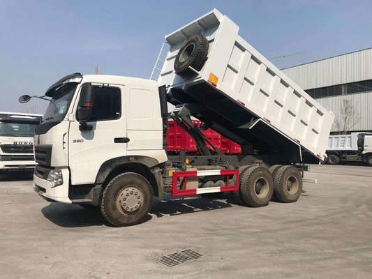 シノトルク 3 0tons 6X4 10 タイヤ HOWO 腹部タイパーハイドロリックリフティング付き