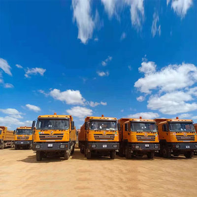 12ホイールシャックマン 8X4 ダンプティッパートラック 375HPの馬力と10 1スペアタイヤ