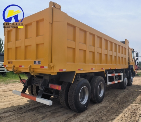 前方リフティングスタイル Sinotruk HOWO 8X4 大容量とイエローダンピングのダンプトラック