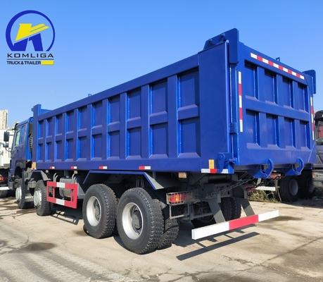 前方リフティングスタイル Sinotruk HOWO 8X4 大容量とイエローダンピングのダンプトラック