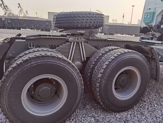 Sinotruk HOWO 6*4 420HP トレーラーヘッドトラック トラクタートラック 6800*2500*3200mmサイズ