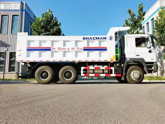 25-30トンの容量 6X4 10ホイール 20cbmバケツ寸法を持つシャックマンティッパートラック