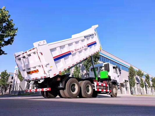 25-30トンの容量 6X4 10ホイール 20cbmバケツ寸法を持つシャックマンティッパートラック