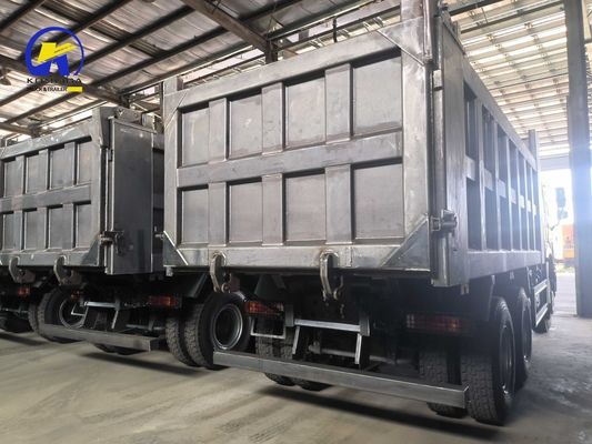 21-30t 負荷容量 8500*2500*3400mm Sinotruk HOWO 6X4 アフリア用のダンパー/ティパートラック