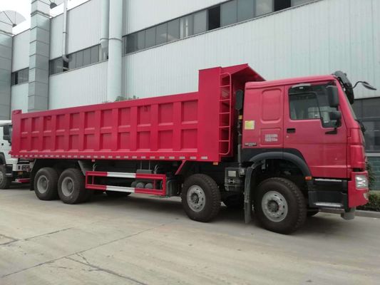 300L燃料タンカー 容量 21-30t HOWO 8X4 厳しい条件のためのダンプトラック