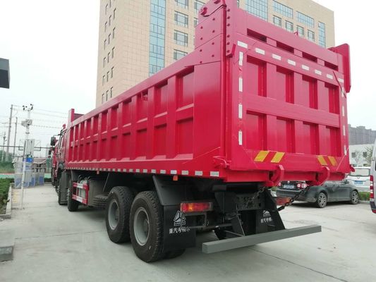 300L燃料タンカー 容量 21-30t HOWO 8X4 厳しい条件のためのダンプトラック