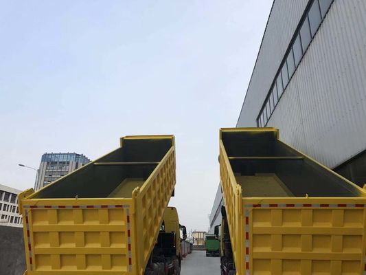 Sinotruk HOWO 8X4 12ホイール 300L 燃料タンカー 負荷容量 21-30t