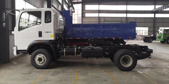 1-10 トン 荷重 シノトラック HOWO 5t 4X2 ダンプトラック 顧客要求のためのライト