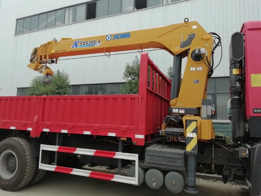 テクニカルスペアパーツ サポート HOWO 6X4 4X2 クレーン付き貨物トラック 4-6L エンジン容量