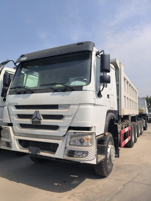 Sinotruk HOWO 6X4 10ホイール 鉱山ダンパー ターパー 300Lの燃料タンカー付き古用ダンパー トラック