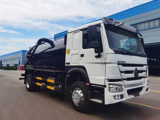 Sinotruk HOWO 4X2 4m3 5m3 6m3 8m3 420HPのための真空下水道廃棄物吸い込みトラック