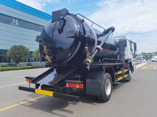 Sinotruk HOWO 4X2 4m3 5m3 6m3 8m3 420HPのための真空下水道廃棄物吸い込みトラック