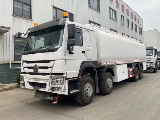 シノトラック 12ホイール HOWO 8X4 40000リットルの燃料タンクトラック 21-30tの荷重容量