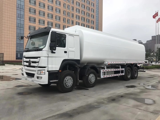 シノトラック 12ホイール HOWO 8X4 40000リットルの燃料タンクトラック 21-30tの荷重容量