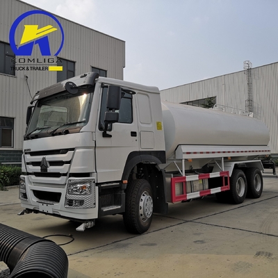 25cbm Sinotruk HOWO 水噴水トラック D12.42 エンジンとPTOトランスミッション