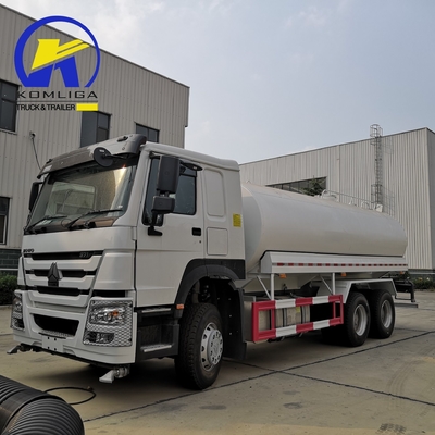 25cbm Sinotruk HOWO 水噴水トラック D12.42 エンジンとPTOトランスミッション