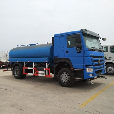 Sinotruk HOWO 中古水タンクトラック 4X2/6X4/8X4 黄色 12 16m 噴水面積