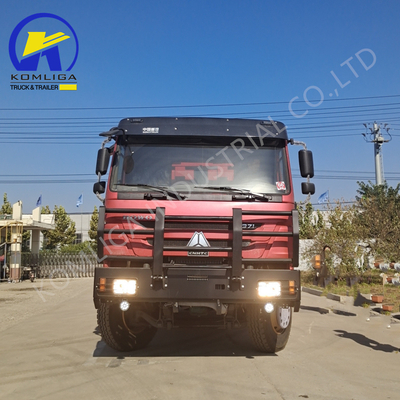 6X4 20-30 トン重用 3 軸 10 輪 Sinotruk HOWO Hw76 キャビンのダンプトラック