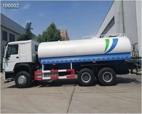 シノトルク HOWO 6X4 噴水水トラック API バルブ 1 スリーパー 2 シート