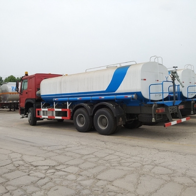 オーダーメイド Sinotruk HOWO 4X2/6X4/8X4 20000リットルのタンク容量の水用トラック
