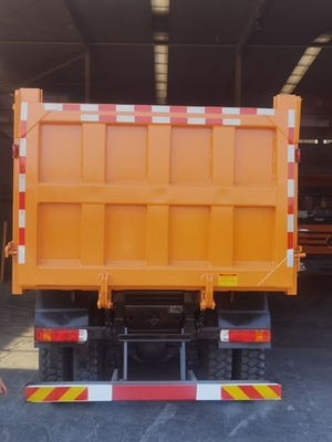 10ホイール 6X4 ベイベンディーゼルダンプトラック 400L アルミ合金燃料タンカー付きベンツトラック