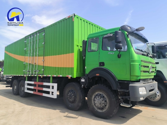 ベイベン・ベンツ 8X8 ディーゼル 重荷トラック 拡張キャビンの300Lの燃料タンカー