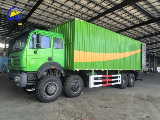 ベイベン・ベンツ 8X8 ディーゼル 重荷トラック 拡張キャビンの300Lの燃料タンカー