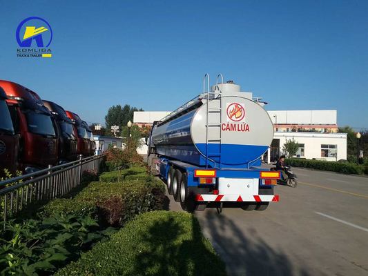 自動ダンピング Sinotruk HOWO 50000リットルの燃料タンク 12タイヤ番号を持つ半トレーラー