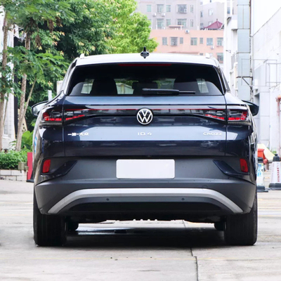 VW ID4 Crozz SUV 閉ざされた車体型内の電気自動車